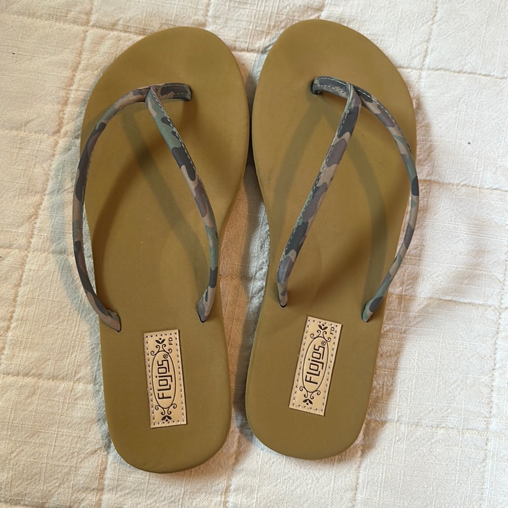 Never worn flip-flops Flo Jo’s brand